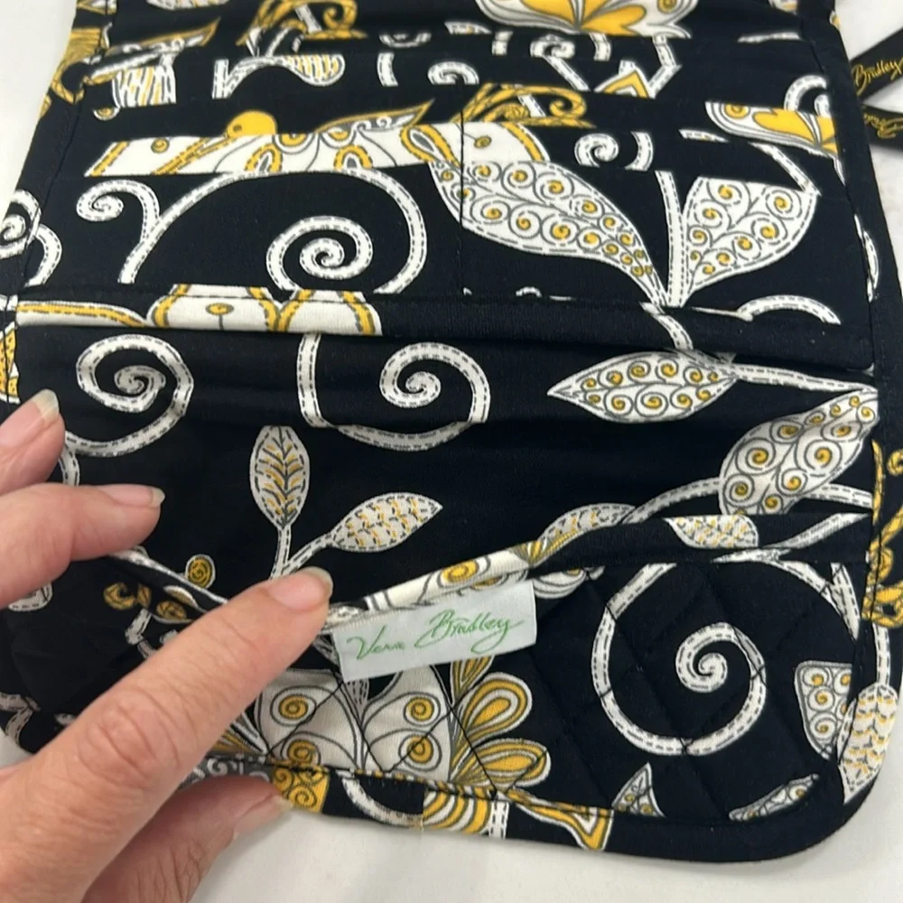 Vera Bradley Tri-Fold Wallet in Retired Yellow Bird Pattern.‎ - Picture 7 of 10